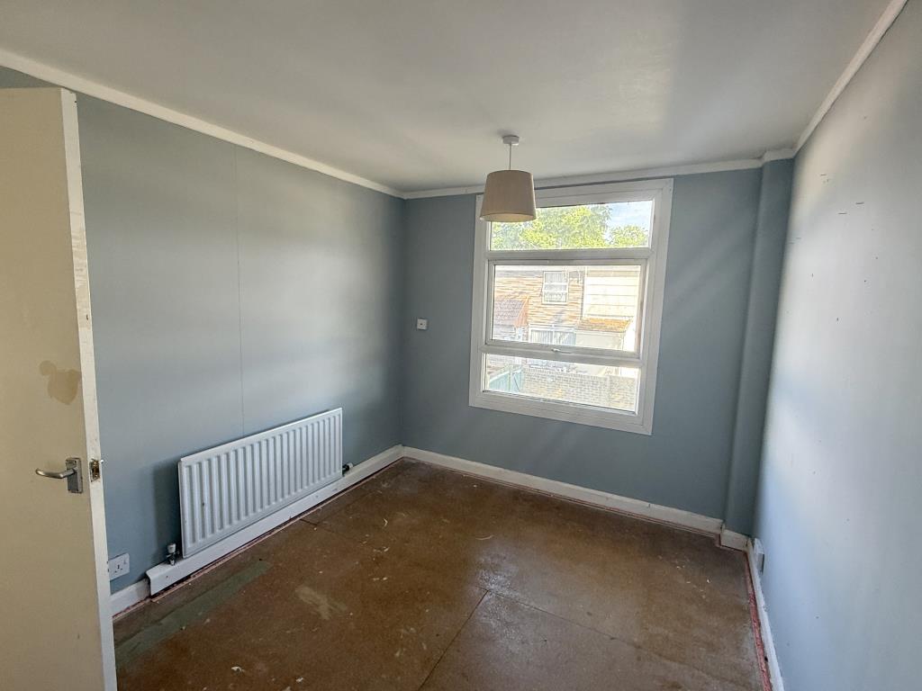Lot: 14 - HOUSE IN NEED OF IMPROVEMENT - Bedroom 2 of Semi in Need of Improvement